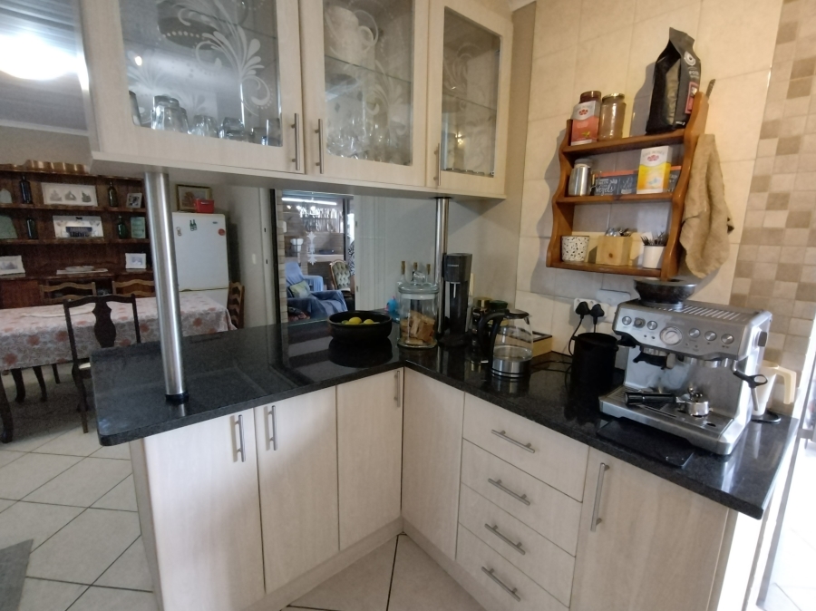 4 Bedroom Property for Sale in Noorsekloof Eastern Cape